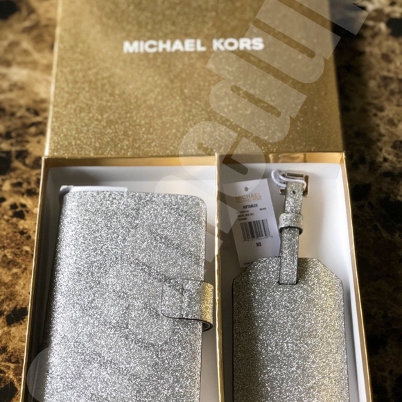 LAST 1 Michael Kors Sparkly TravelGiftables Wallet - Picture 2 of 7